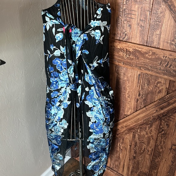 Sheer Floral Beach Cover-Up. - Picture 2 of 6